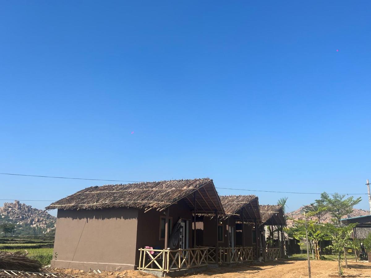 Hotel Hippie Land Hampi Esterno foto