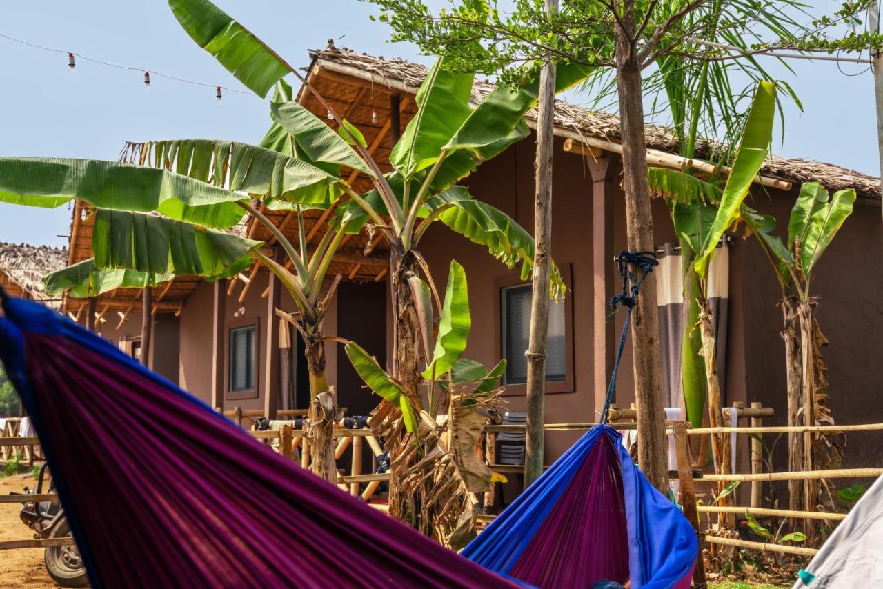 Hotel Hippie Land Hampi Esterno foto