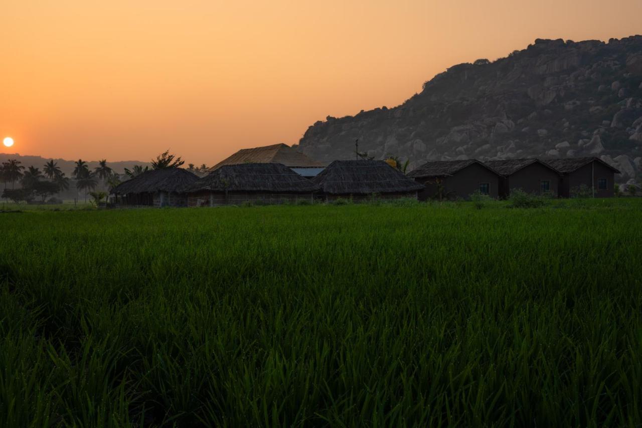 Hotel Hippie Land Hampi Esterno foto