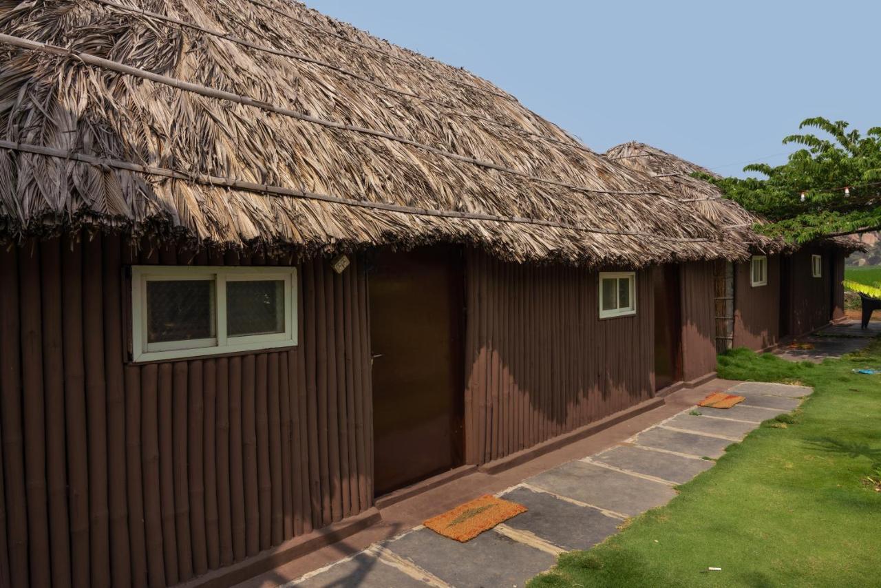 Hotel Hippie Land Hampi Esterno foto