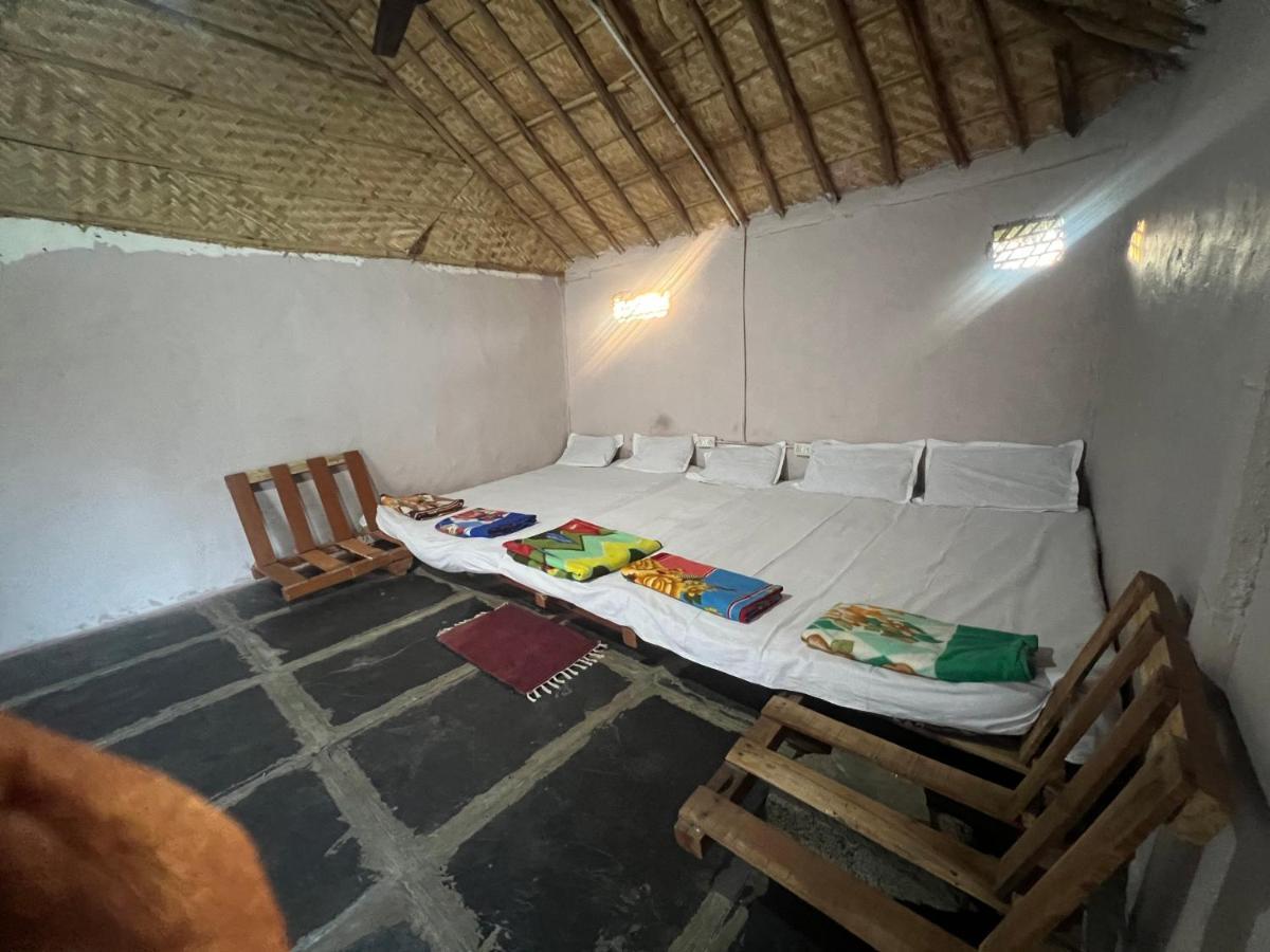 Hotel Hippie Land Hampi Esterno foto